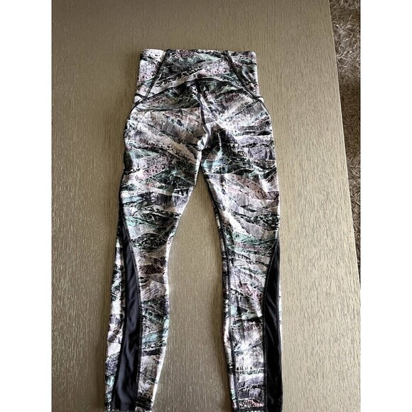 Lululemon Train Times Pant 25" Springscape Multi/Obsidian Style Size 4-Brand New - Picture 5 of 8